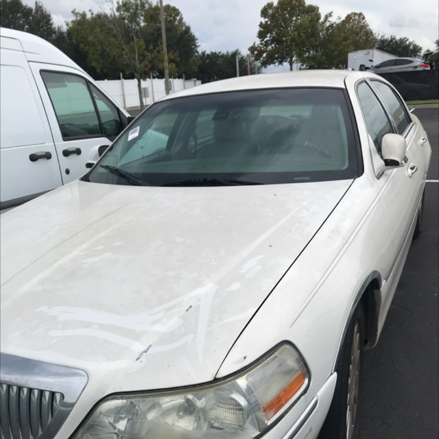 Image of Lincoln Town Car